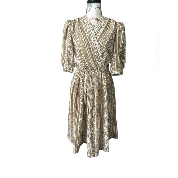 Vintage The Wilroy Traveller NY Elegant Tan Patterned Dress size 8 - Picture 1 of 15